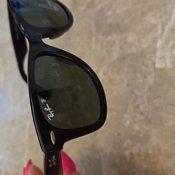 Ray-Ban Black Sunglasses Model 2140 - Picture 4 of 9